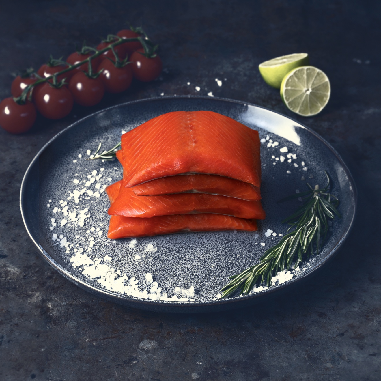Filety divokého lososa nerka na sobě na talíři